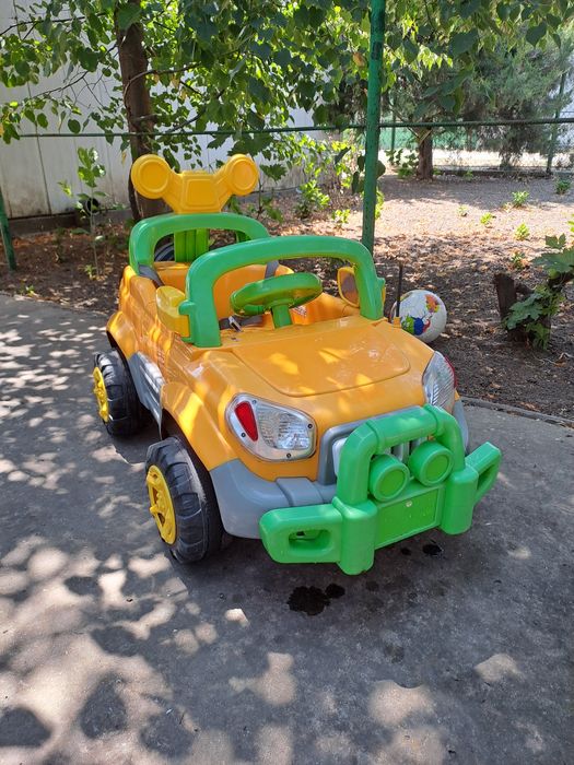 Дитячий електромобіль