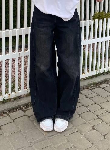 Широкі прямі джинси
