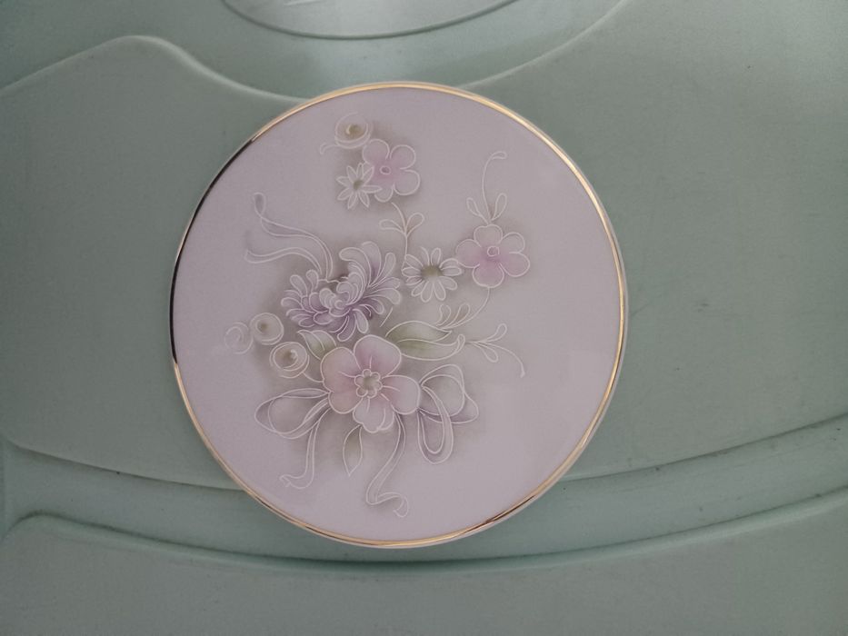 Base e cinzeiro em porcelana da Vista Alegre pintada à mãol