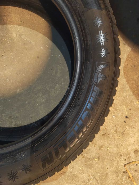 Opony zimowe uzywane 225 55 R17 Michelin 2022, 2020 rok 4 sztuki z159