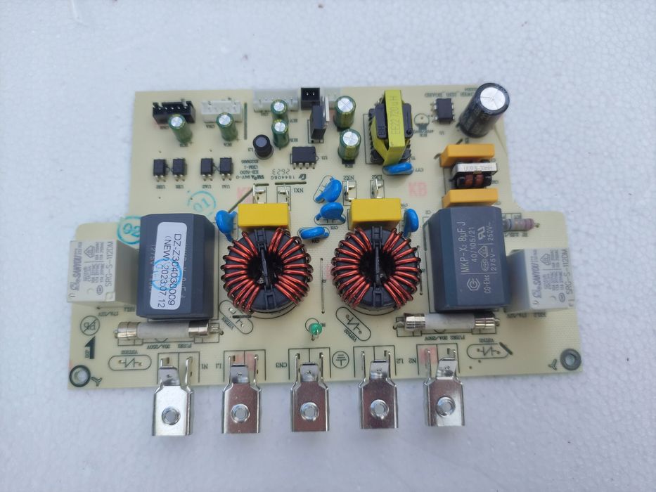 Główny moduł zasilający do płyty indukcyjnej Candy CIES55MCTT/1