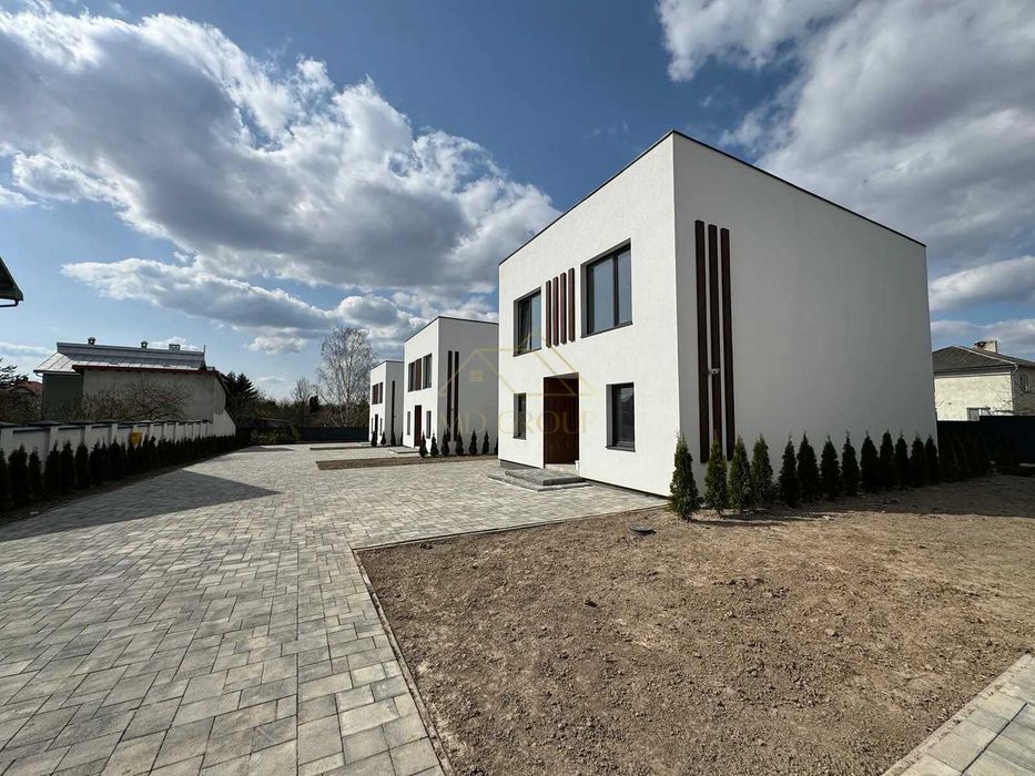 Продається Будинок з комунікація і чорновим ремонтом в затишній локації біля річки!!!