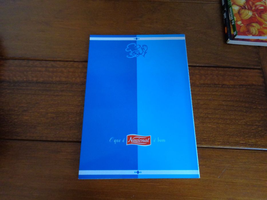 Livro de culinária "Delícias com Massas"