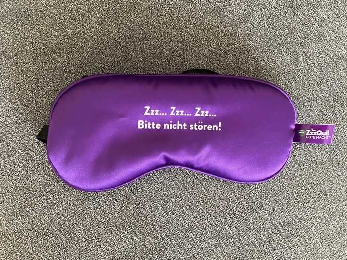 Opaska, maska, okularki do spania fioletowa, napis po niemiecku