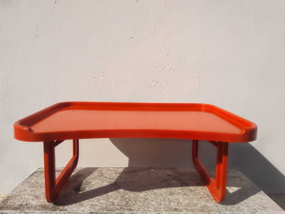 2 Tabuleiros com pés em bom estado