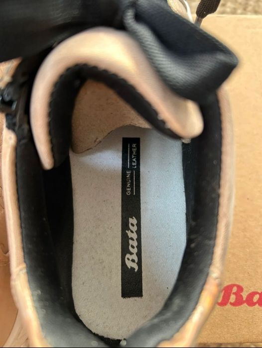 Sapatilhas douradas Bata