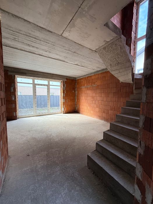 Продам Дуплекс поруч з Парком Дубки. Розвинена Локація. Без Комісії !