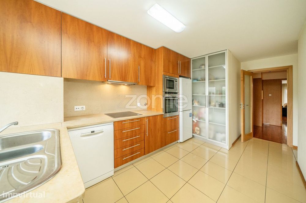 Apartamento T3 com Garagem Fechada e Elevador São Vitor