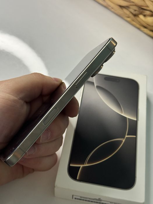 iPhone 16 pro 256 e sim