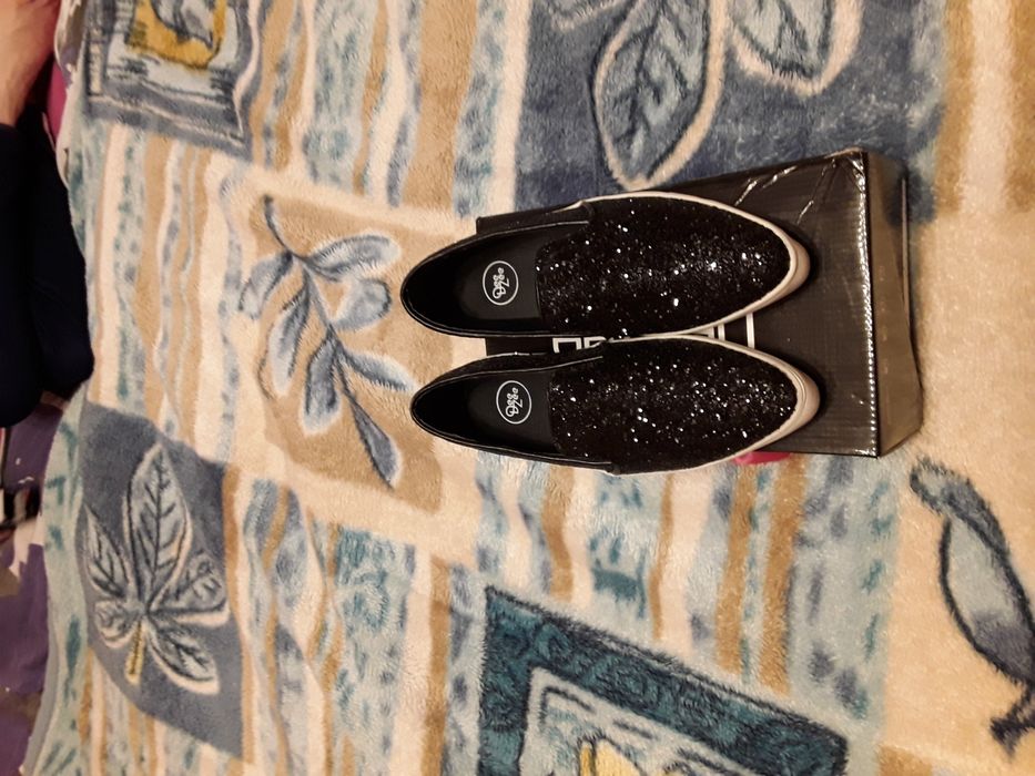 Czarne błyszczące buty roz.37