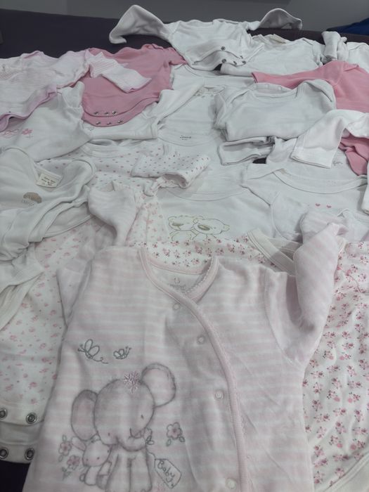 Lote roupa bebé menina 9–12 meses – 20 bodies + babygrow