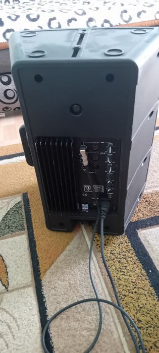 Dwa mikrofony plus kolumna.