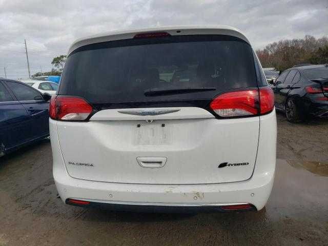 Chrysler Pacifica Hybrid z 2018 roku.