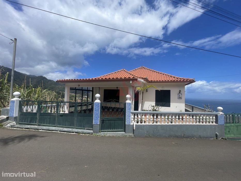 Moradia T3 com Vista Deslumbrante sobre o Atlântico – Porto da Cruz, M