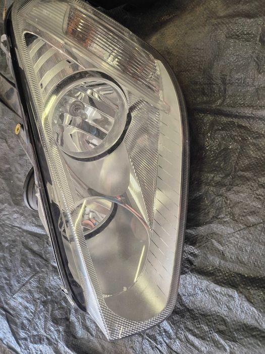 Lampy przednie Ford C-max lift fl