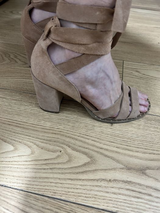 Sandały wiązane obcas słupek ryłko