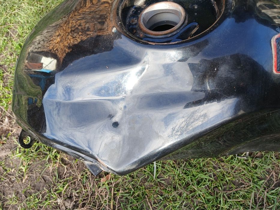 Подаю бак чорний