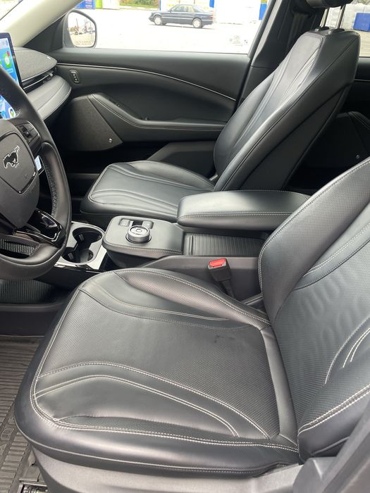 Ford mustang mach-е premium