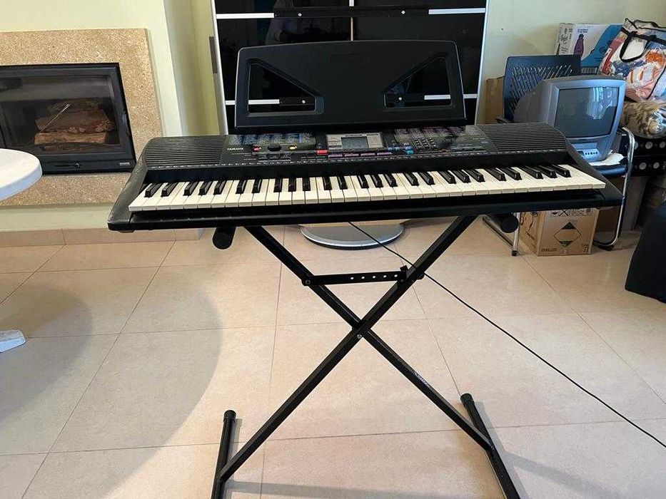 Órgão Yamaha PSR- 220 (como novo)