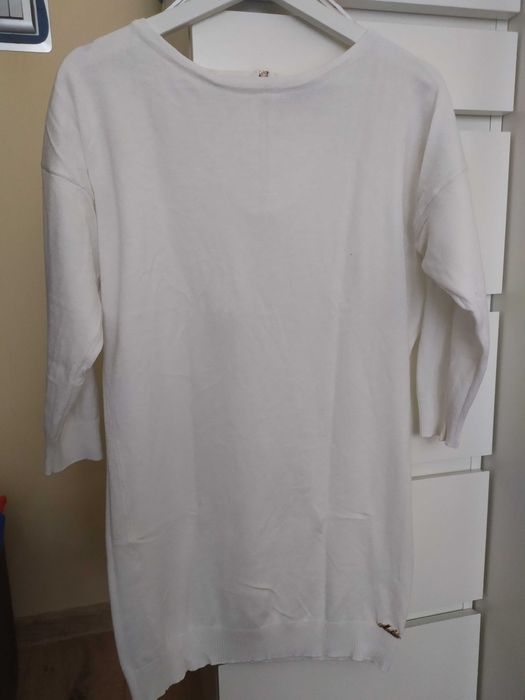 Biały długi sweterek damski Mohito Basic M sukienka