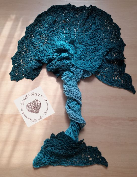 Chusta robiona na szydełku