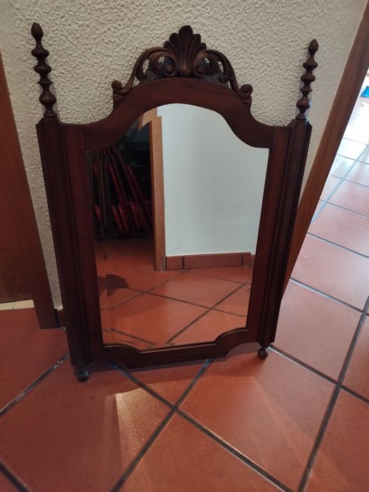Espelho vintage com moldura em madeira maciça encerada