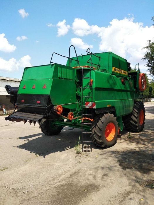 Продам зерноуборочный комбайн ДОН-1500Б