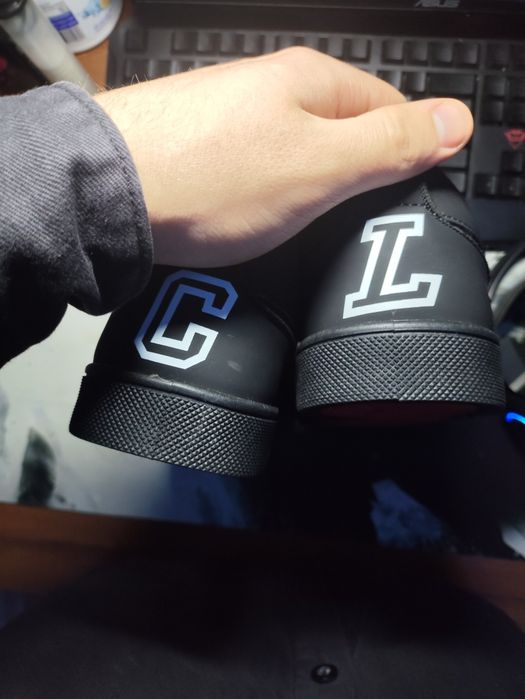 Продам кроссовки