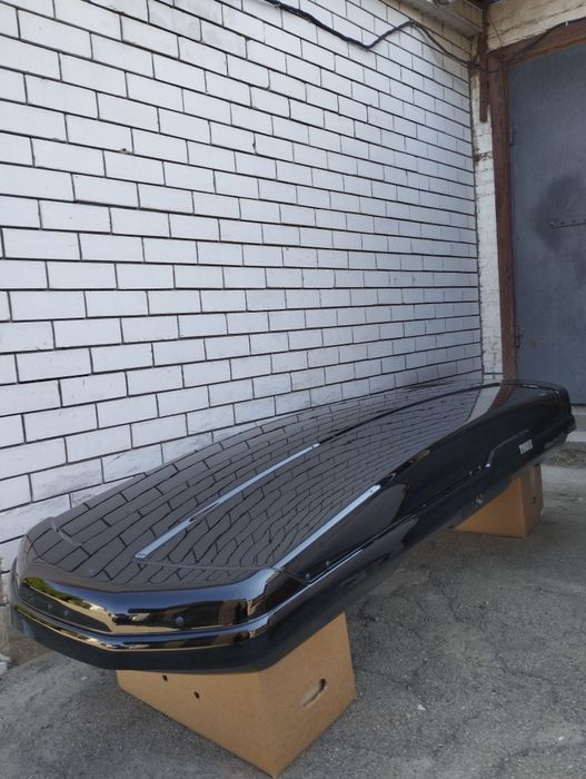 Thule Flow Black Glossy грузовой бокс на крышу авто.