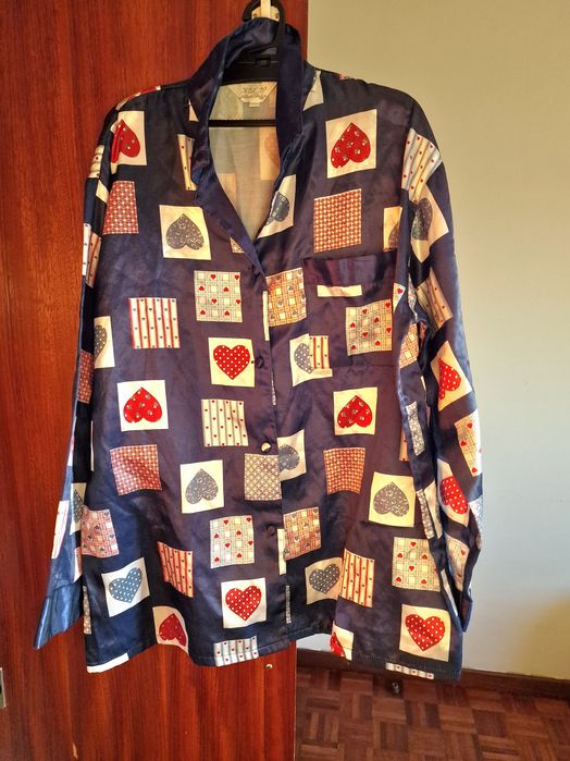 Lote de 3 pijamas em cetim novos-meia estação