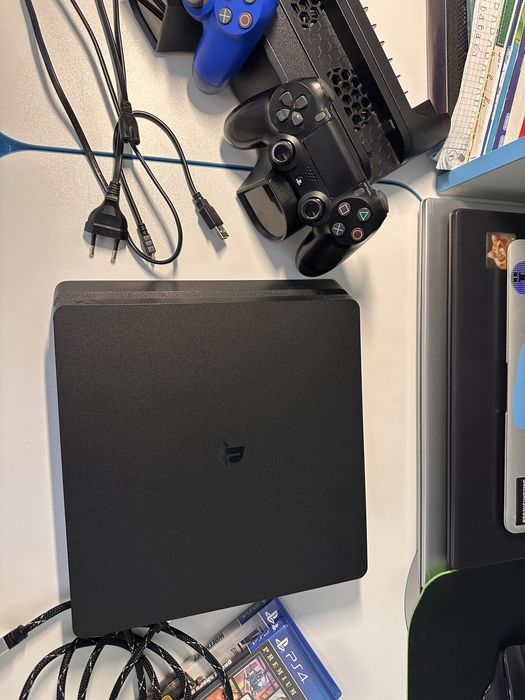 Sony PlayStation 4 slim 1 T (PS4) + 2 джойстики + зарядка