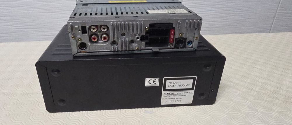 Rádio e Caixa CD Sony CDX-800