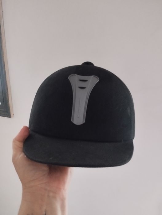 2 capacetes de equitacao,tamanha 56 e 6.5