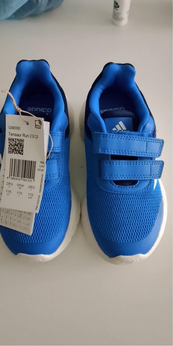 Фірмові кросівки adidas