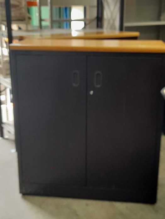 Moveis metálicos castanhos / 1 maior outro mais pequeno