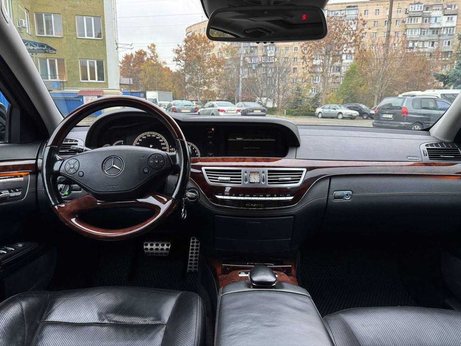 Mercedes-Benz S-Class 2012