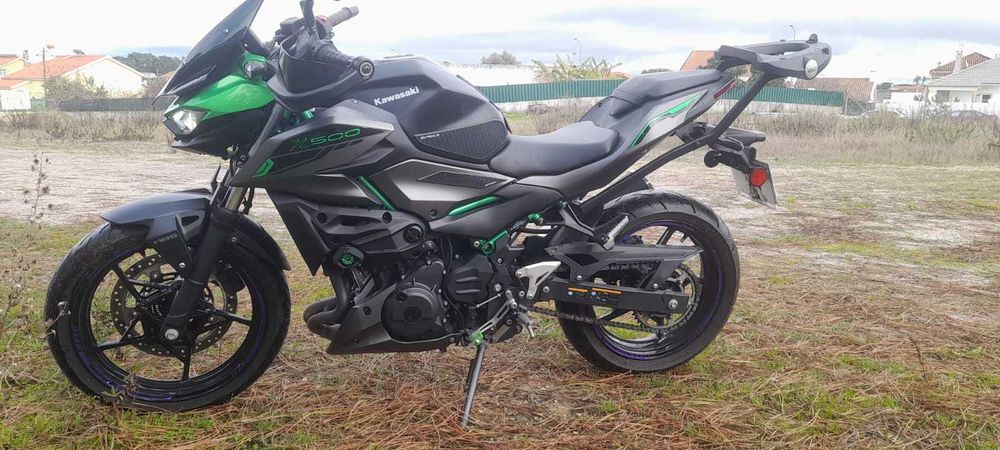 Kawasaki Z500 , 2024, pequena queda