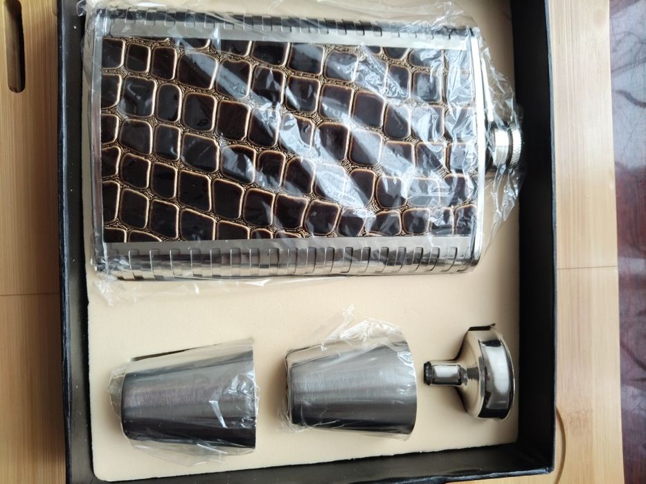 Подарочная фляга для алкоголя