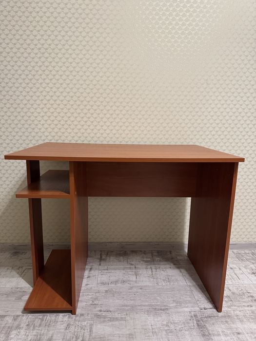 Стіл компʼютерний/письмовий