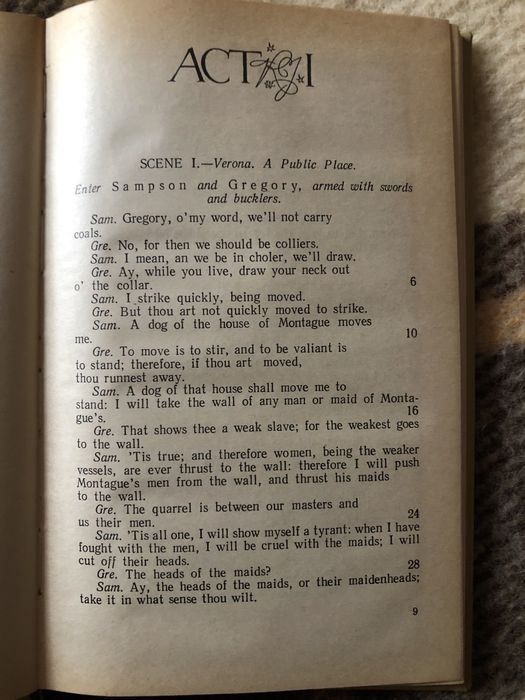 Книга Romeo and Juliet Shakespeare на англійській мові