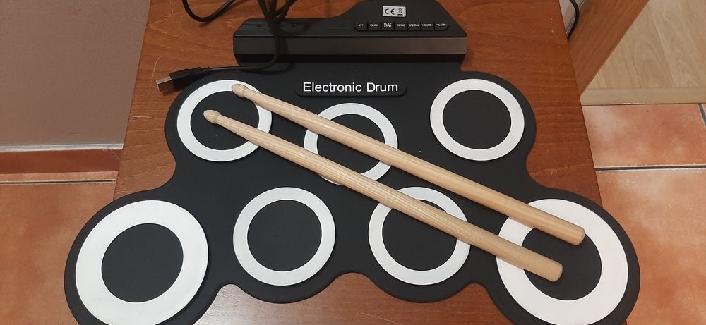 Bateria Eletrónica compacta.