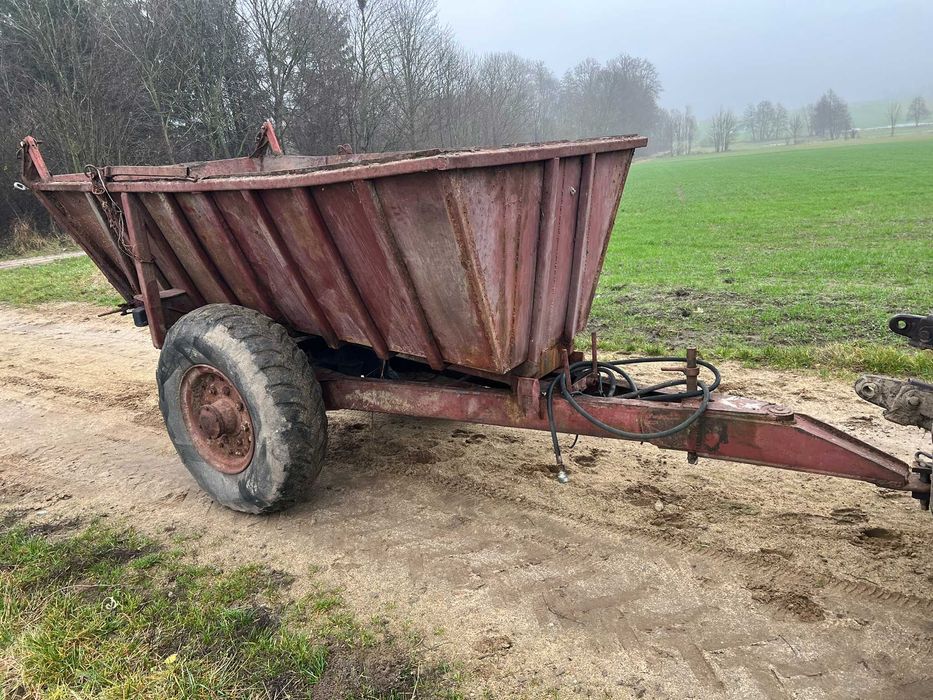 Przyczepa wywrotka jedno osiowa kolebka