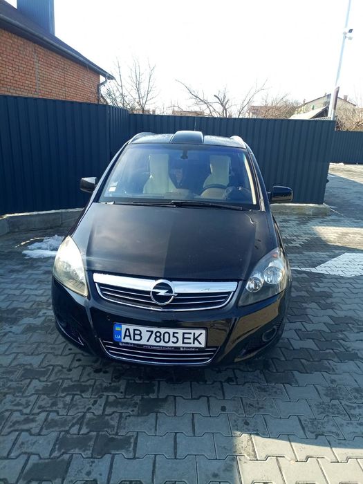 Продам сімейний автомобіль.
