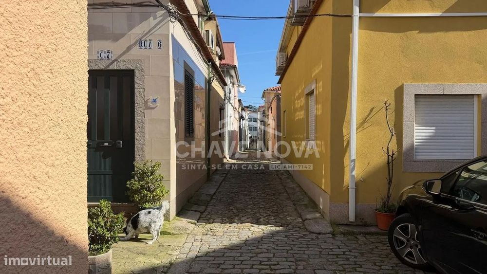 Moradia em Banda p/ Recuperar, Junto a Ponte Infante, Porto