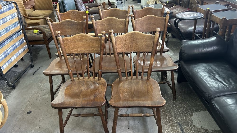 Стільці деревьяні , стулья деревянные, кожанные