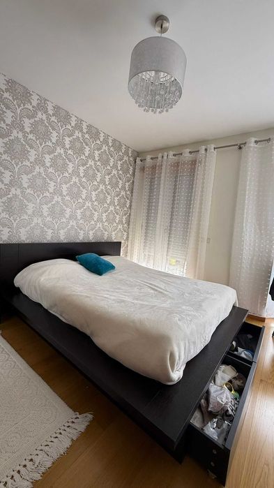 Cama de Casal+ estrado+ 2 gavetas de arrumação+ 2 mesas de cabeceira