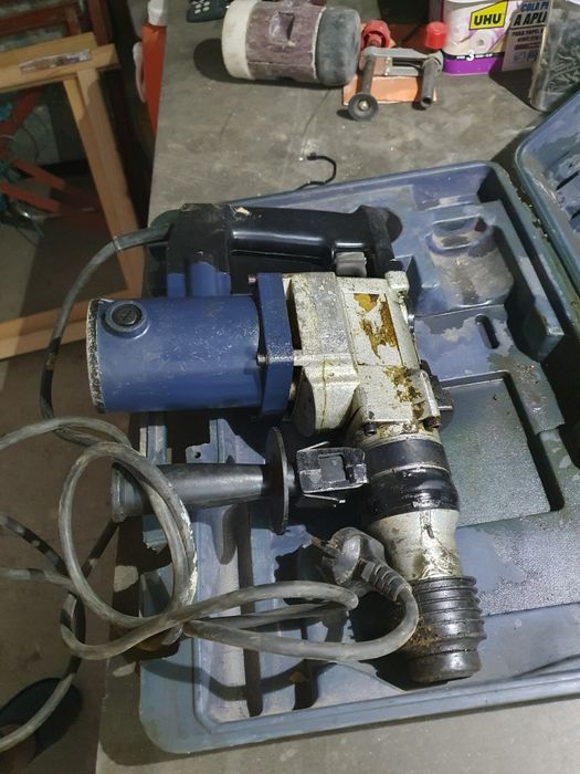 Várias máquinas para construção civil