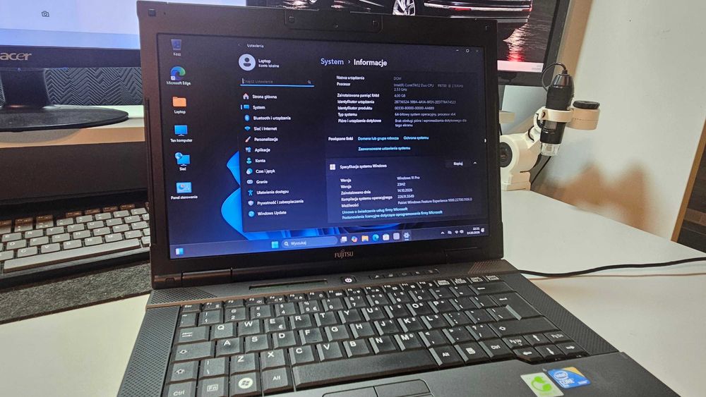 Laptop Fujitsu Esprimo M9410 14.1" 4GB RAM 120GB SSD CD/DVD Windows 11 Pro