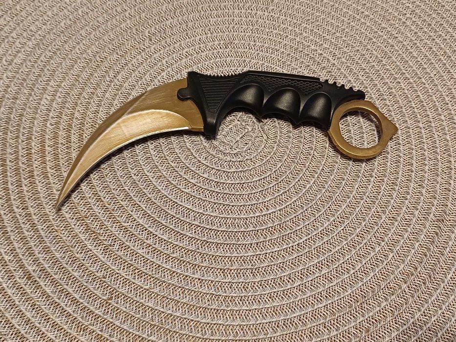 Nóż karambit CS GO złoty