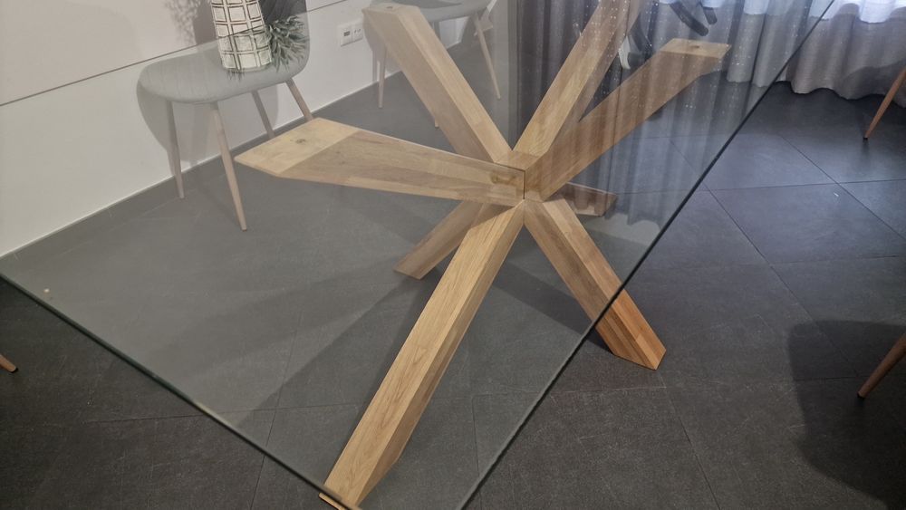 Mesa de sala/jantar     1M de largura por 2M de comprimento